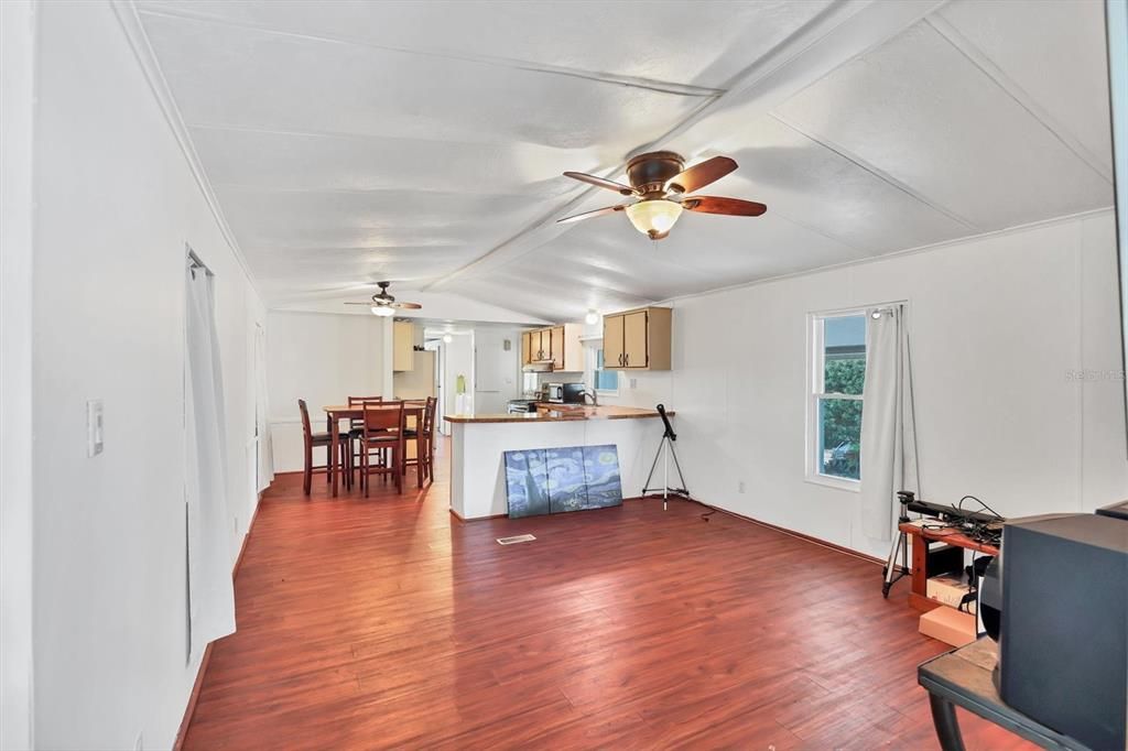 For Sale: $90,000 (2 beds, 2 baths, 784 Square Feet)