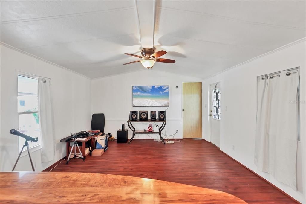 For Sale: $90,000 (2 beds, 2 baths, 784 Square Feet)