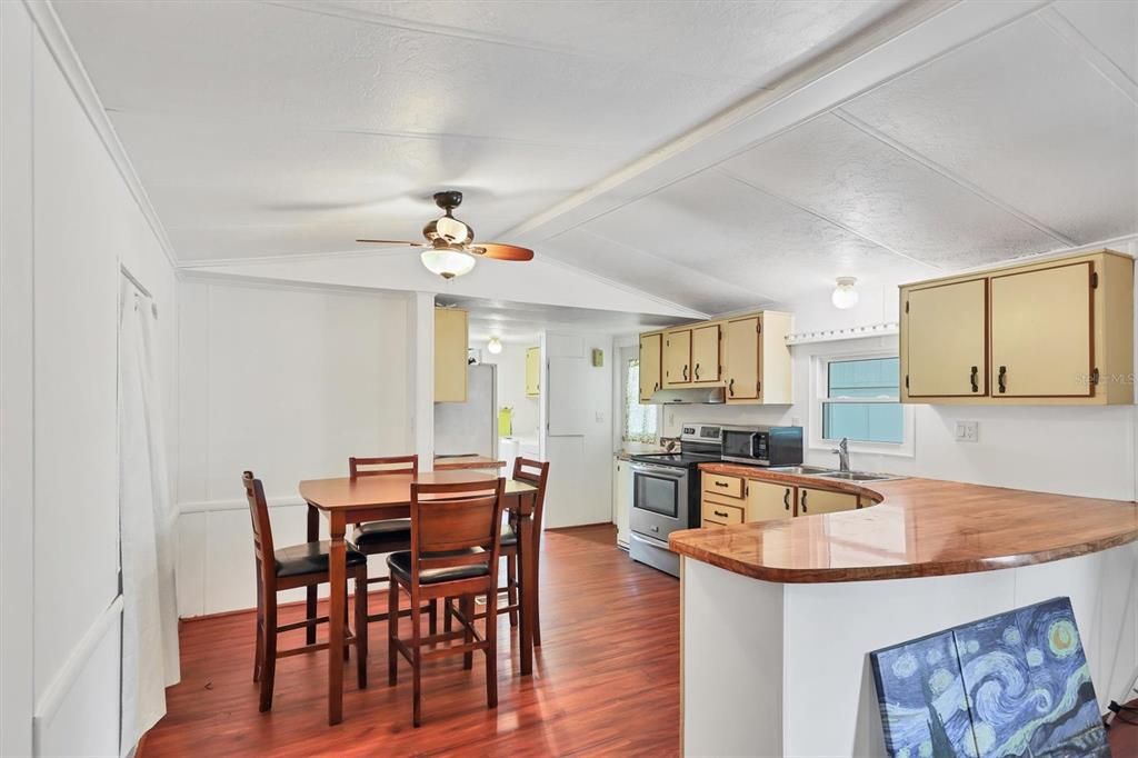 For Sale: $90,000 (2 beds, 2 baths, 784 Square Feet)