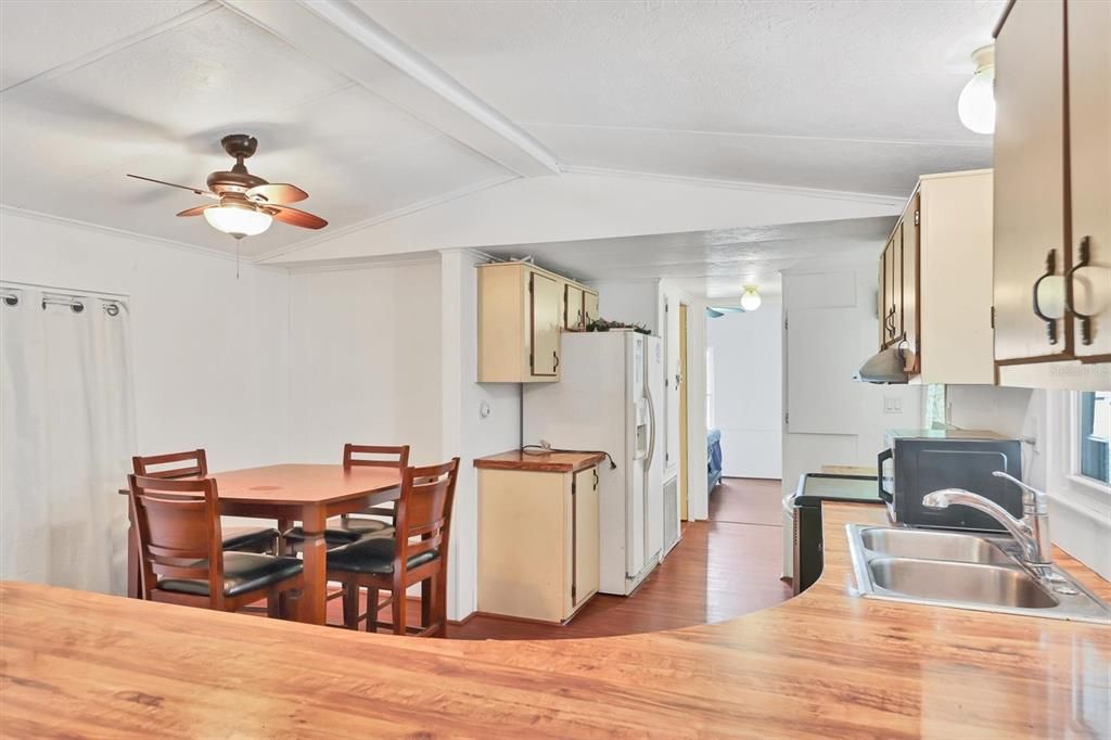 For Sale: $90,000 (2 beds, 2 baths, 784 Square Feet)