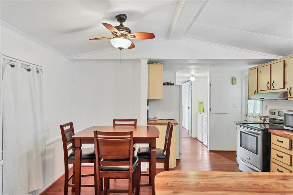 For Sale: $90,000 (2 beds, 2 baths, 784 Square Feet)