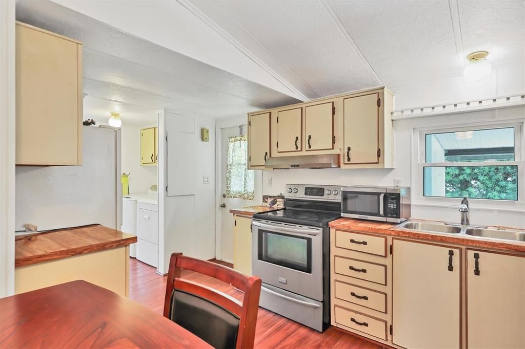 For Sale: $90,000 (2 beds, 2 baths, 784 Square Feet)
