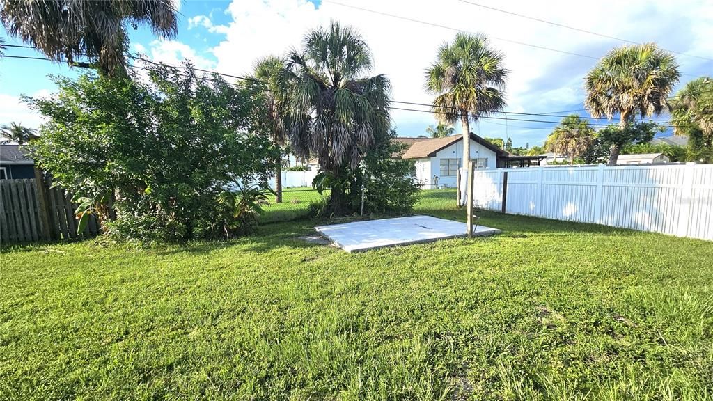 合同活跃: $240,000 (2 贝兹, 2 浴室, 1004 平方英尺)