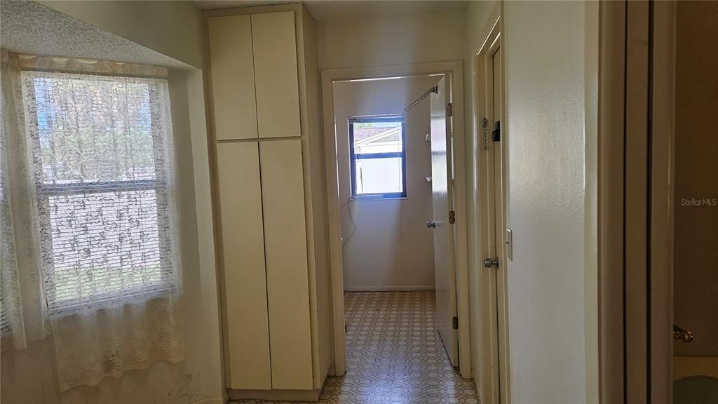 合同活跃: $240,000 (2 贝兹, 2 浴室, 1004 平方英尺)