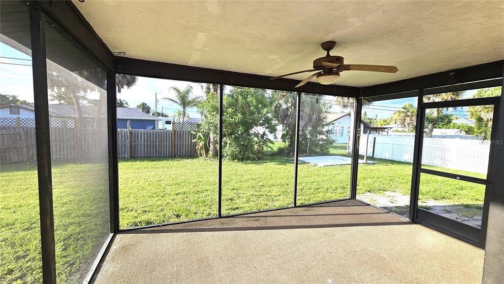 合同活跃: $240,000 (2 贝兹, 2 浴室, 1004 平方英尺)