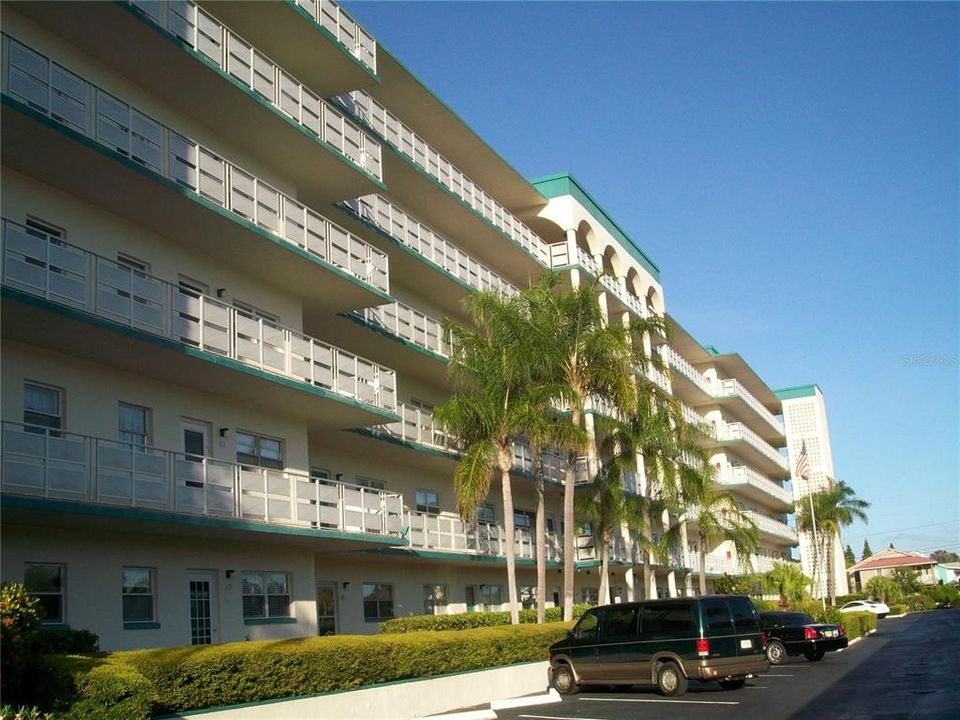 Active With Contract: $149,900 (2 beds, 2 baths, 1120 Square Feet)
