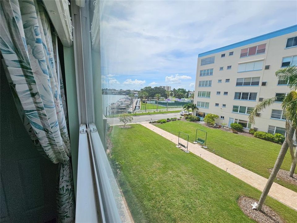 Active With Contract: $149,900 (2 beds, 2 baths, 1120 Square Feet)