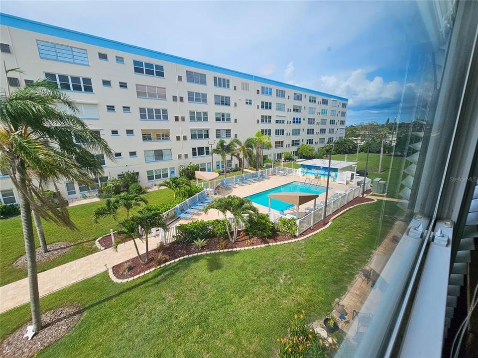 Active With Contract: $149,900 (2 beds, 2 baths, 1120 Square Feet)