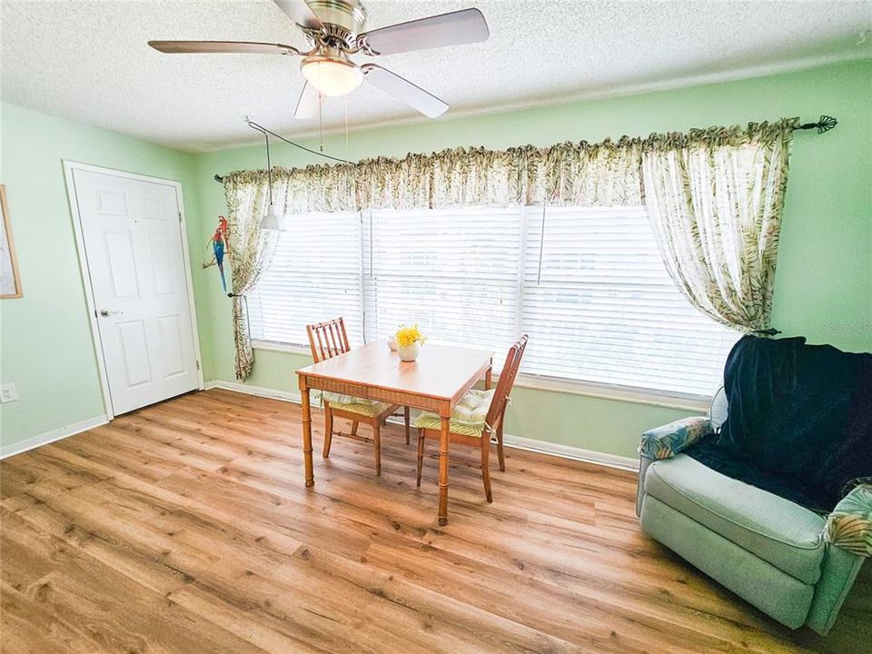 Active With Contract: $149,900 (2 beds, 2 baths, 1120 Square Feet)