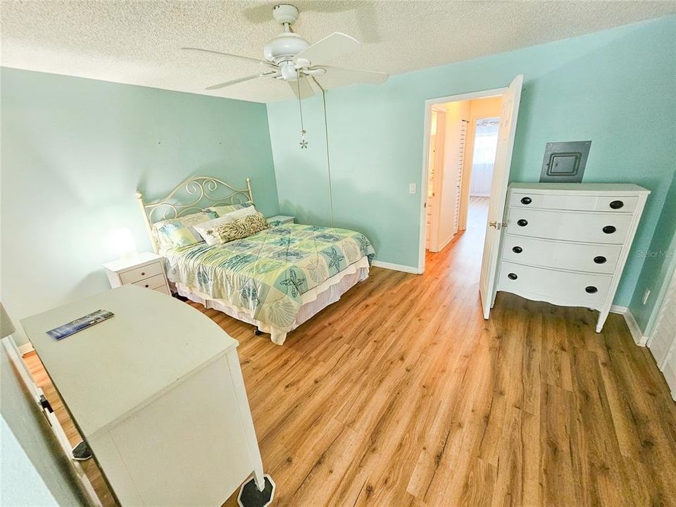 Active With Contract: $149,900 (2 beds, 2 baths, 1120 Square Feet)