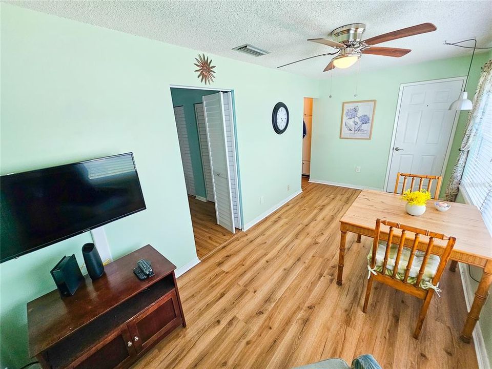Active With Contract: $149,900 (2 beds, 2 baths, 1120 Square Feet)