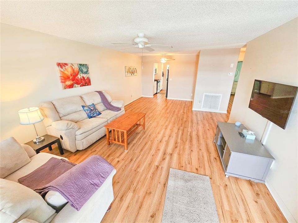Active With Contract: $149,900 (2 beds, 2 baths, 1120 Square Feet)