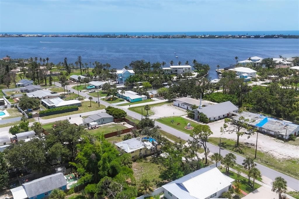 Active With Contract: $200,000 (3 beds, 2 baths, 2002 Square Feet)