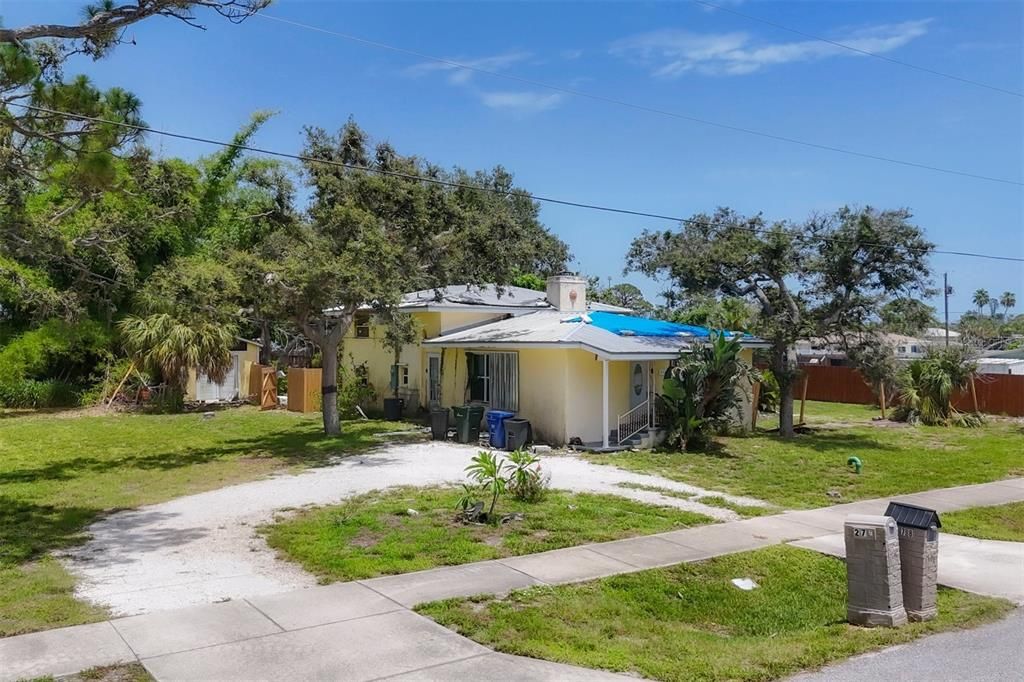 Active With Contract: $200,000 (3 beds, 2 baths, 2002 Square Feet)