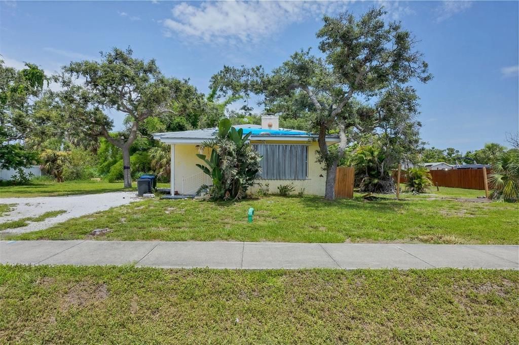 Active With Contract: $200,000 (3 beds, 2 baths, 2002 Square Feet)