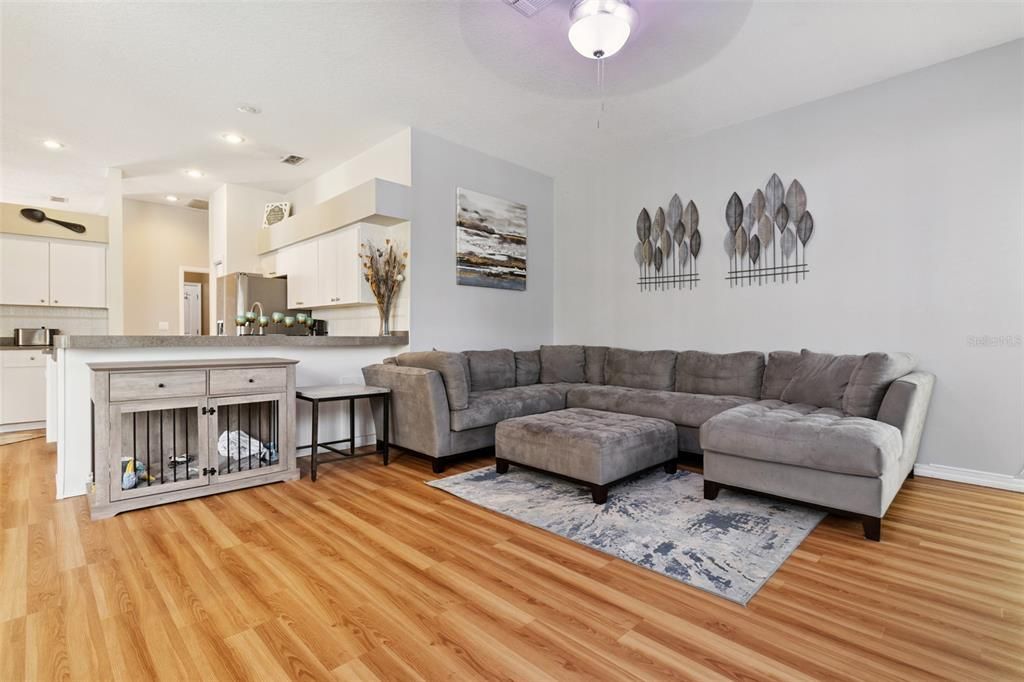 Activo con contrato: $469,999 (3 camas, 3 baños, 2144 Pies cuadrados)