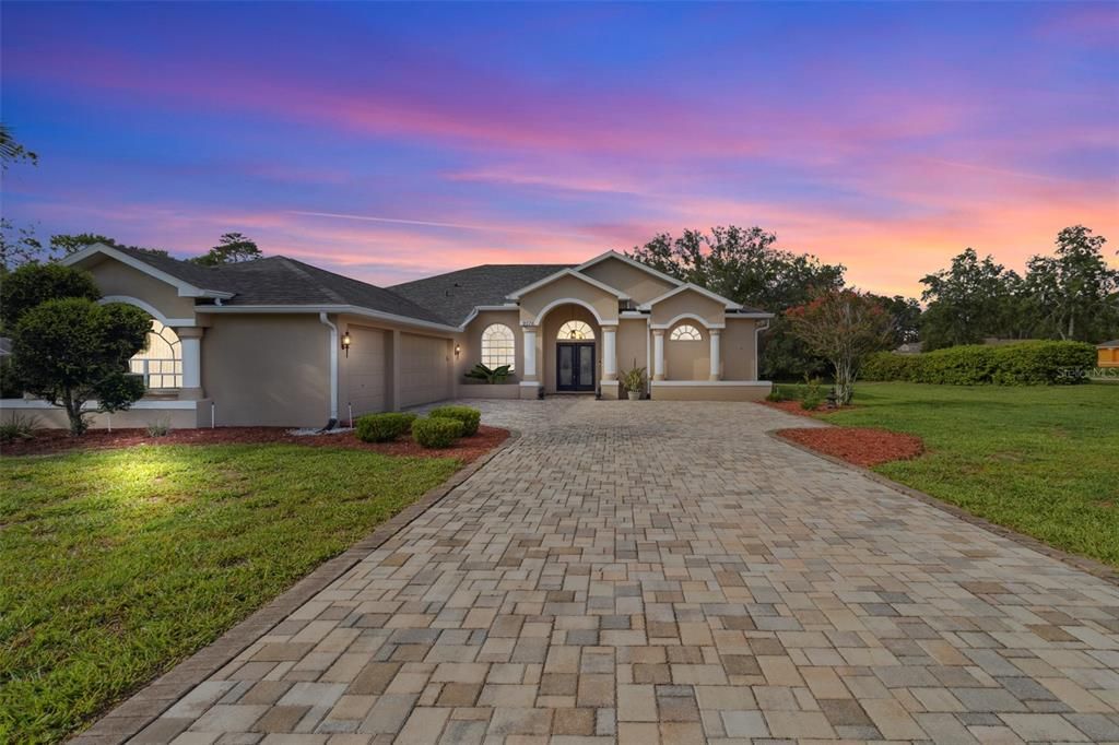 Activo con contrato: $469,999 (3 camas, 3 baños, 2144 Pies cuadrados)