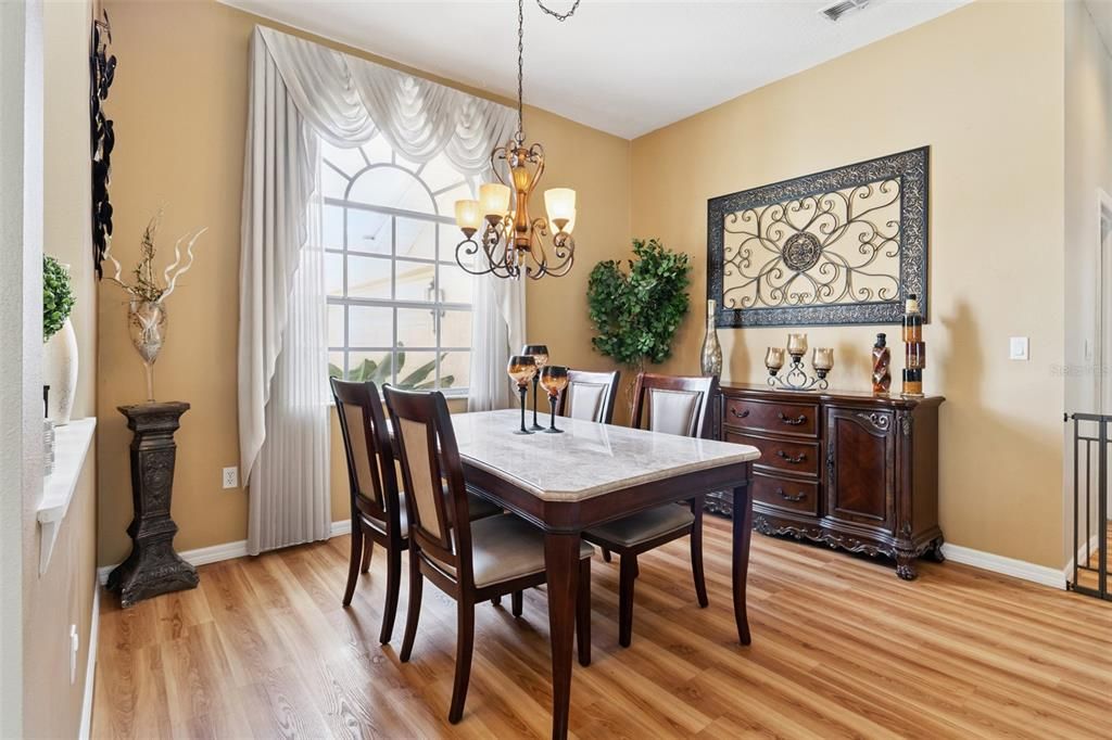 Activo con contrato: $469,999 (3 camas, 3 baños, 2144 Pies cuadrados)