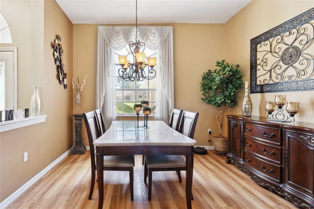 Activo con contrato: $469,999 (3 camas, 3 baños, 2144 Pies cuadrados)