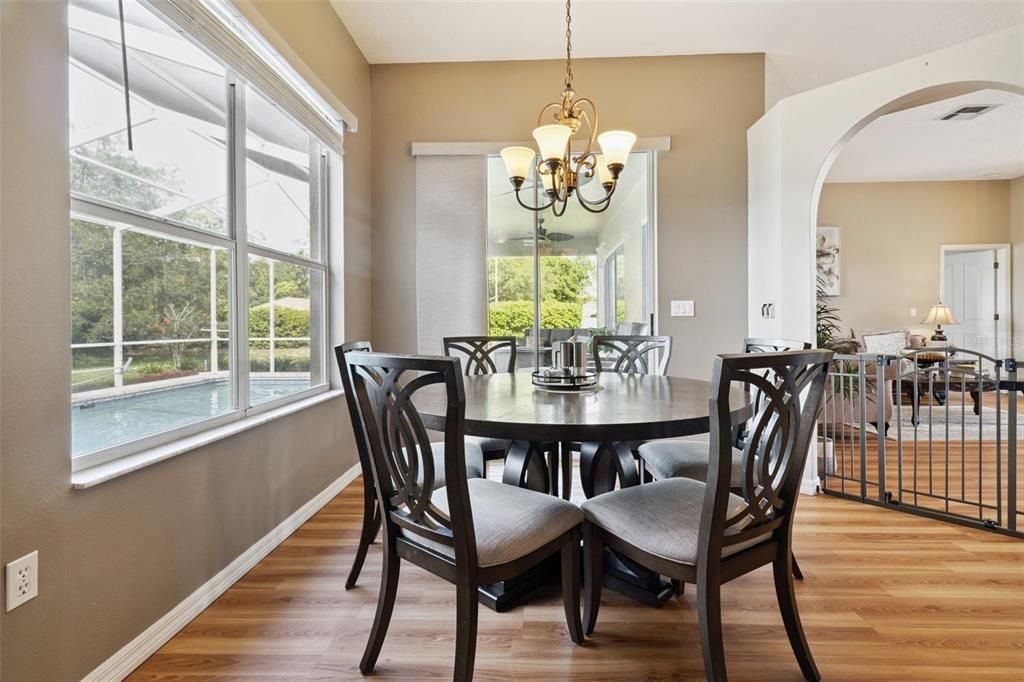 Activo con contrato: $469,999 (3 camas, 3 baños, 2144 Pies cuadrados)