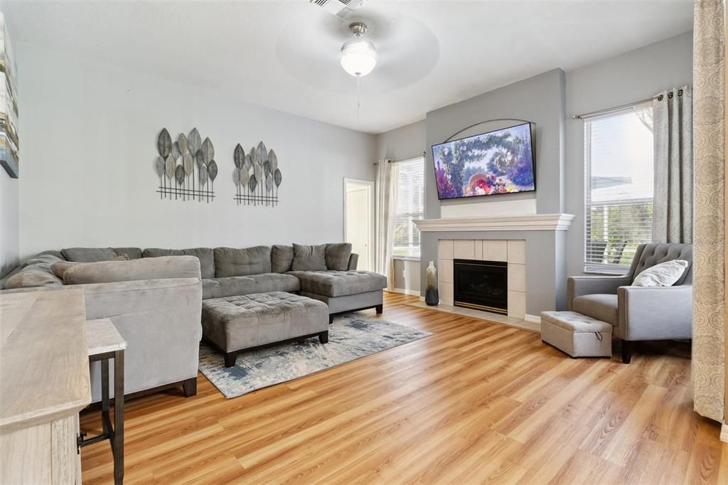 Activo con contrato: $469,999 (3 camas, 3 baños, 2144 Pies cuadrados)