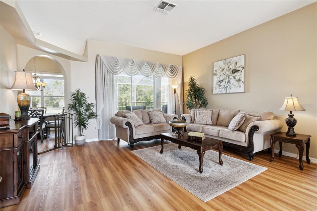 Activo con contrato: $469,999 (3 camas, 3 baños, 2144 Pies cuadrados)