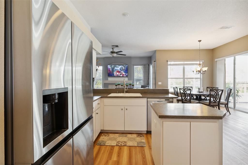 Activo con contrato: $469,999 (3 camas, 3 baños, 2144 Pies cuadrados)