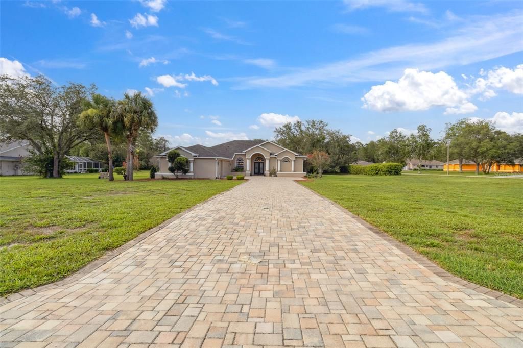 Activo con contrato: $469,999 (3 camas, 3 baños, 2144 Pies cuadrados)