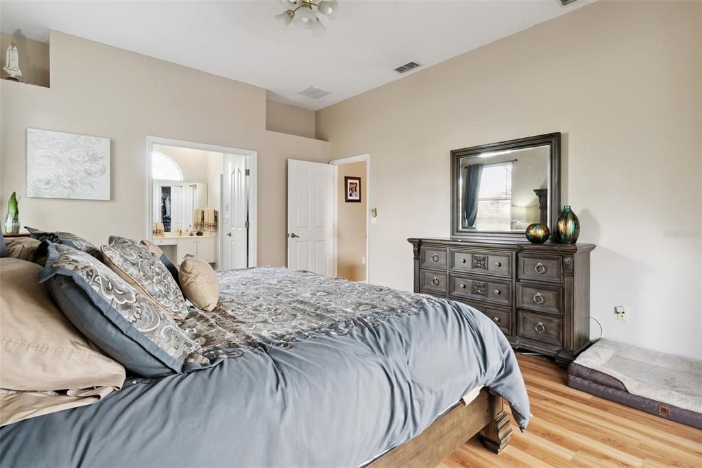 Activo con contrato: $469,999 (3 camas, 3 baños, 2144 Pies cuadrados)