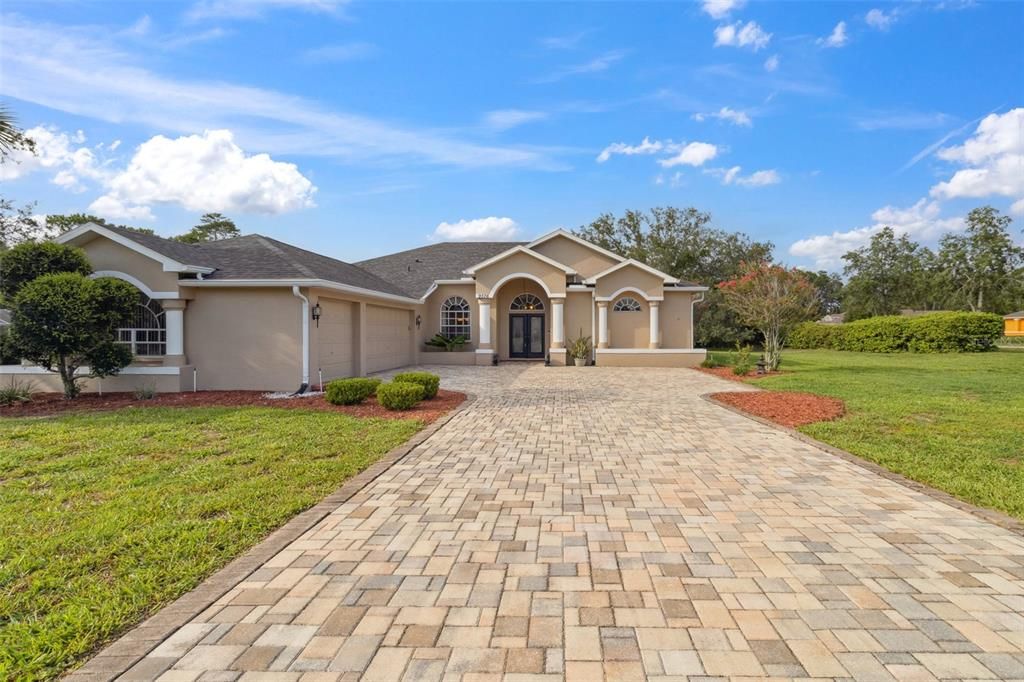 Activo con contrato: $469,999 (3 camas, 3 baños, 2144 Pies cuadrados)