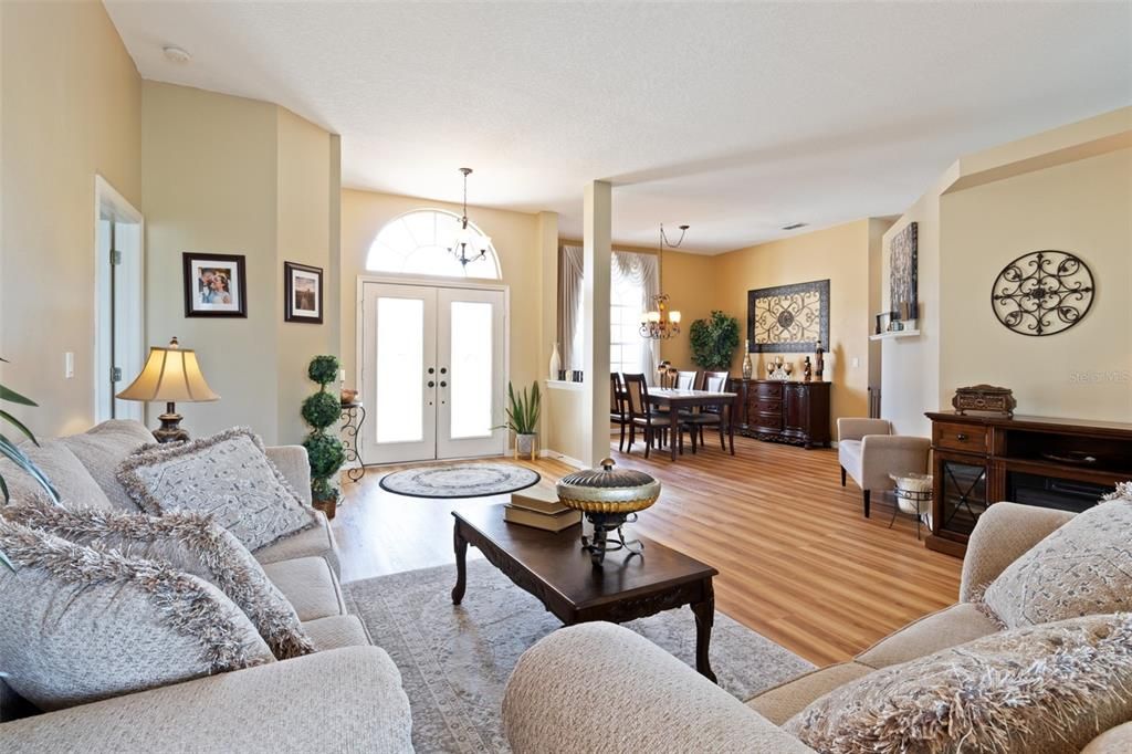 Activo con contrato: $469,999 (3 camas, 3 baños, 2144 Pies cuadrados)