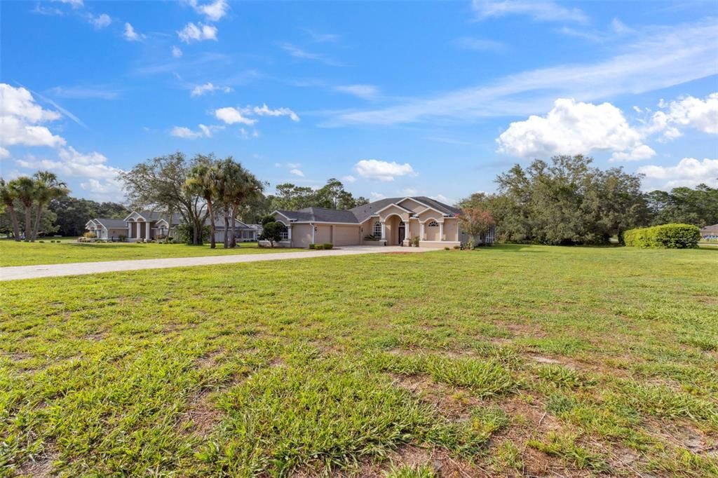 Activo con contrato: $469,999 (3 camas, 3 baños, 2144 Pies cuadrados)