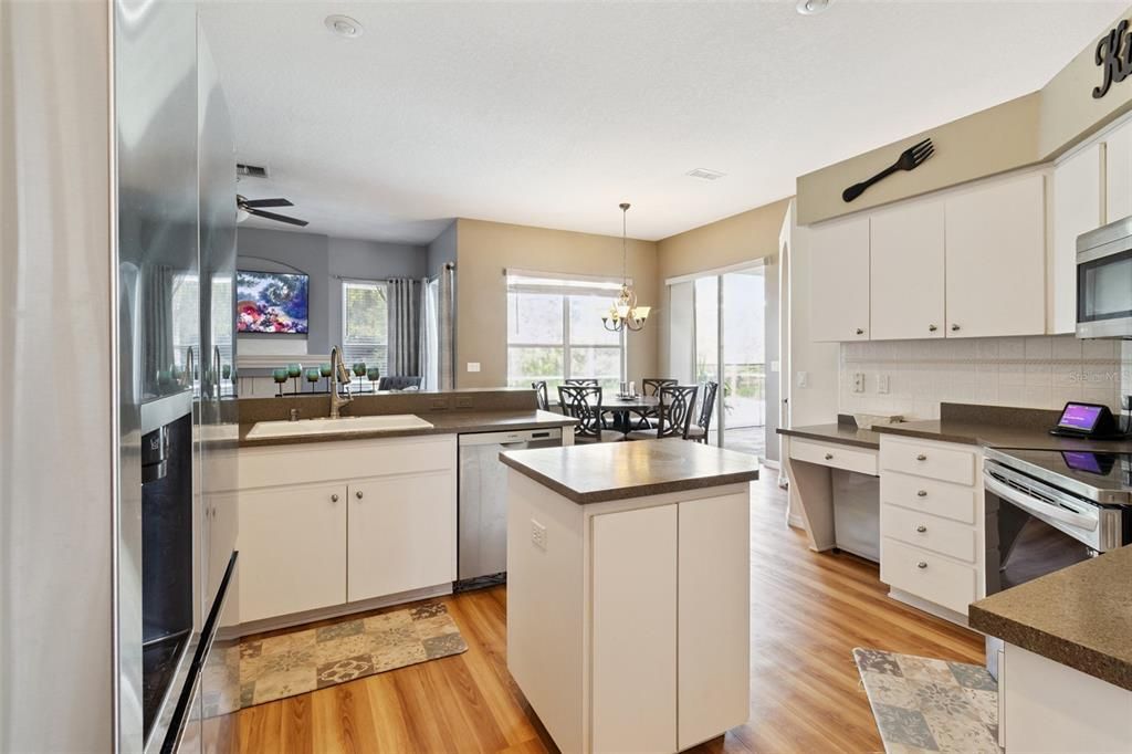 Activo con contrato: $469,999 (3 camas, 3 baños, 2144 Pies cuadrados)