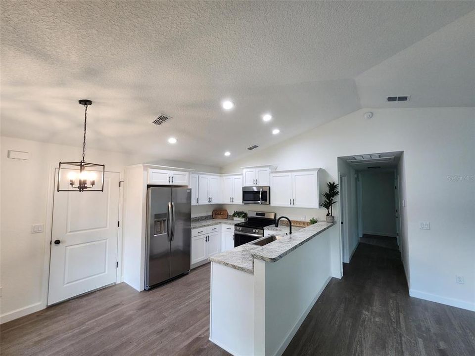 На продажу: $220,000 (3 спален, 2 ванн, 1013 Квадратных фут)