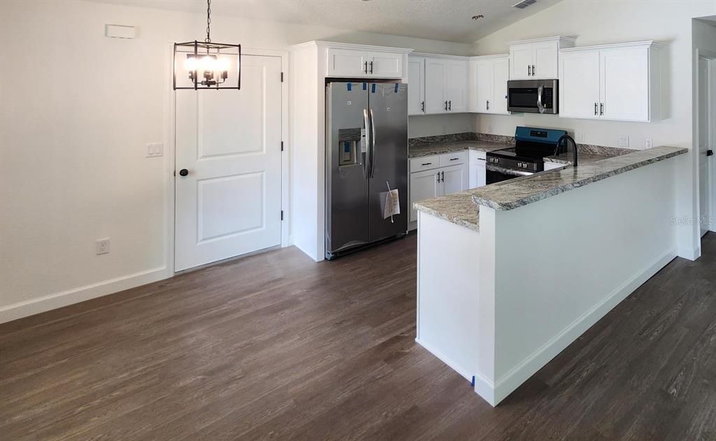 На продажу: $220,000 (3 спален, 2 ванн, 1013 Квадратных фут)