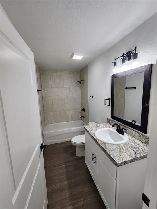 На продажу: $220,000 (3 спален, 2 ванн, 1013 Квадратных фут)