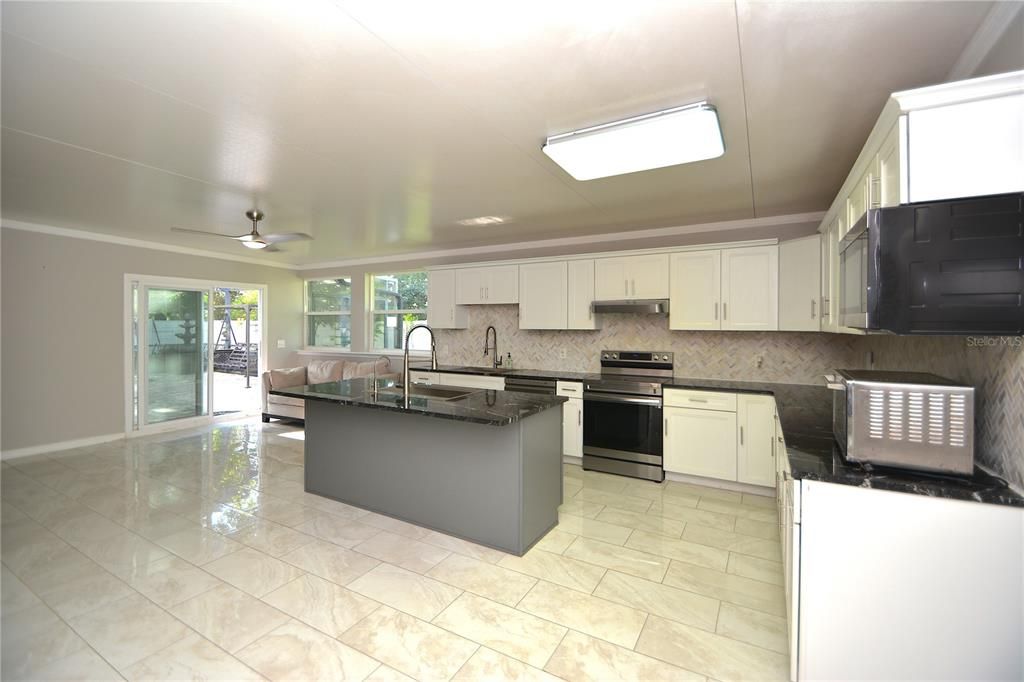 Active With Contract: $399,900 (4 beds, 2 baths, 2884 Square Feet)