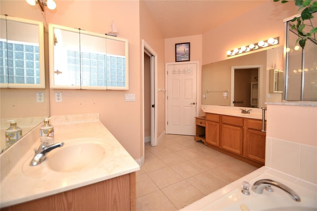 Active With Contract: $399,900 (4 beds, 2 baths, 2884 Square Feet)