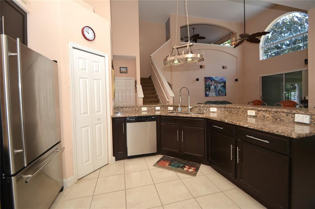 Active With Contract: $399,900 (4 beds, 2 baths, 2884 Square Feet)