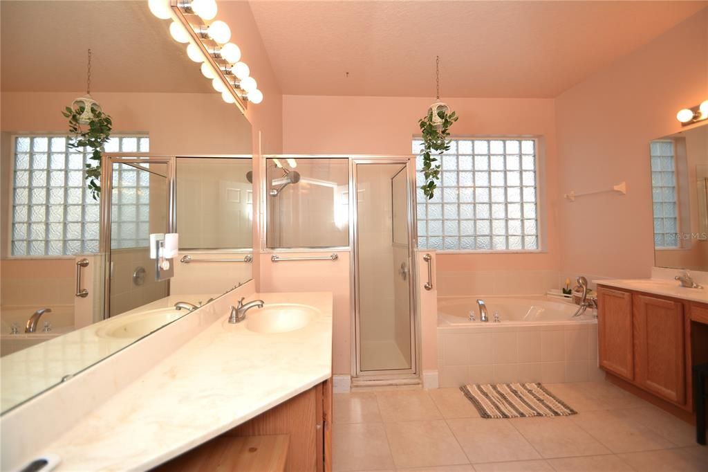 Active With Contract: $399,900 (4 beds, 2 baths, 2884 Square Feet)