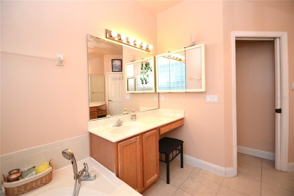 Active With Contract: $399,900 (4 beds, 2 baths, 2884 Square Feet)