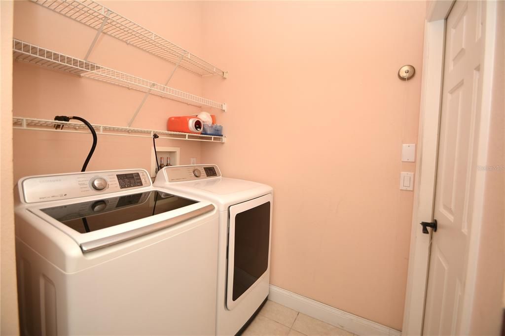 Active With Contract: $399,900 (4 beds, 2 baths, 2884 Square Feet)