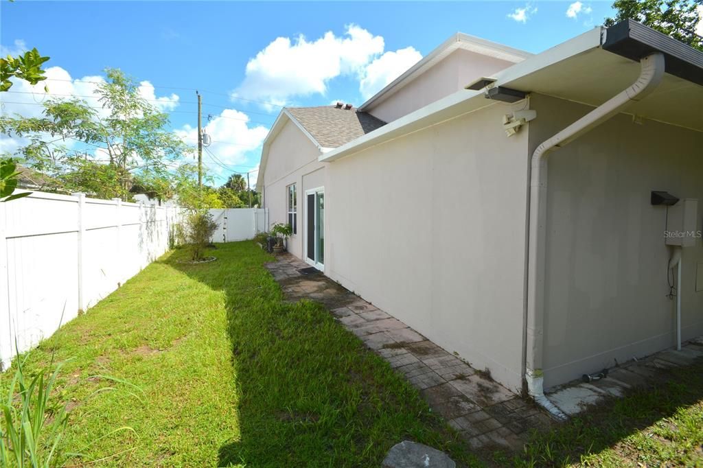 Active With Contract: $399,900 (4 beds, 2 baths, 2884 Square Feet)