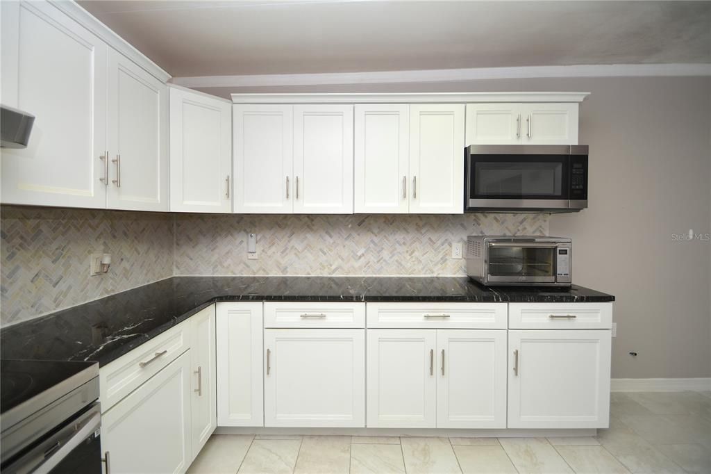 Active With Contract: $399,900 (4 beds, 2 baths, 2884 Square Feet)