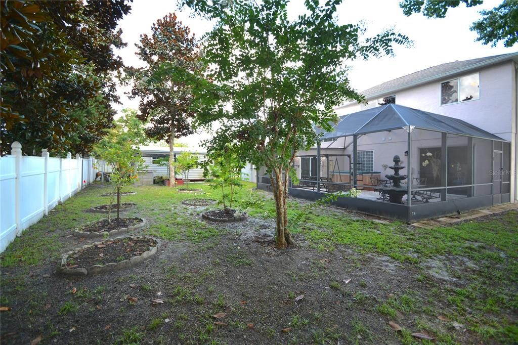 Active With Contract: $399,900 (4 beds, 2 baths, 2884 Square Feet)