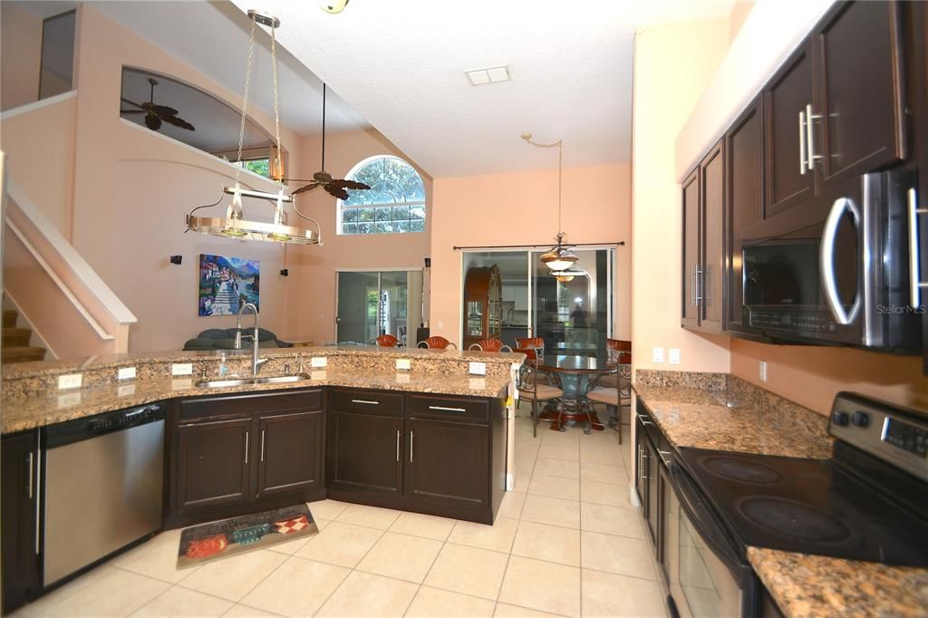 Active With Contract: $399,900 (4 beds, 2 baths, 2884 Square Feet)