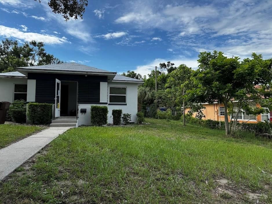 For Rent: $2,000 (3 beds, 2 baths, 1148 Square Feet)