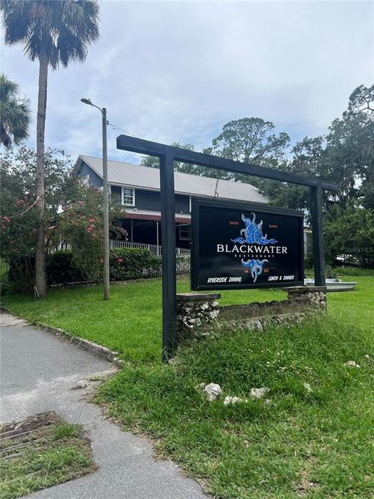 Active With Contract: $565,000 (2 beds, 2 baths, 972 Square Feet)