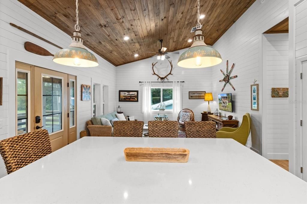 Active With Contract: $565,000 (2 beds, 2 baths, 972 Square Feet)