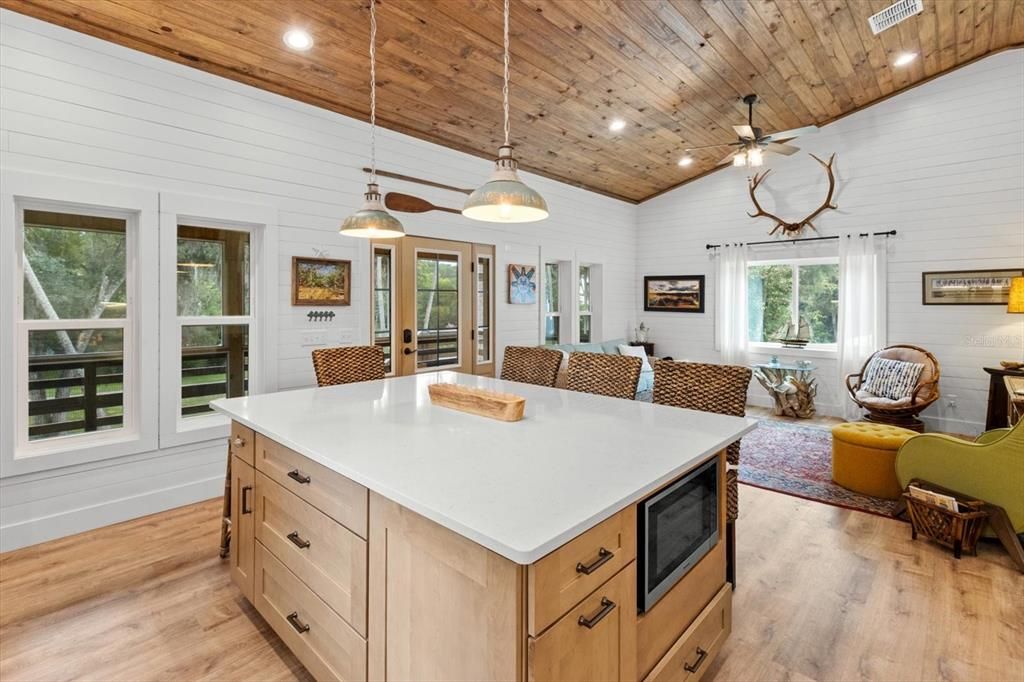 Active With Contract: $565,000 (2 beds, 2 baths, 972 Square Feet)